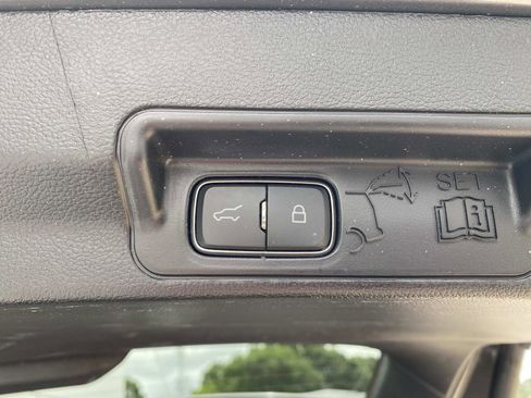 Used 2022 Ford Explorer XLT w/ Equipment Group 202A AWD/4WD image 9