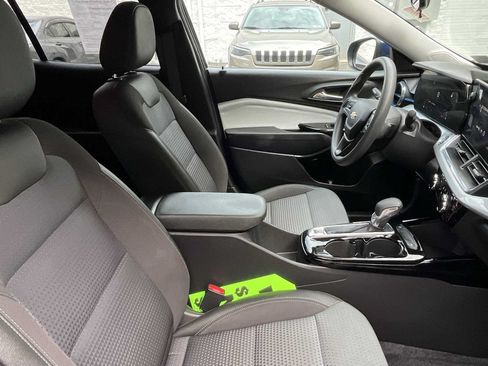 Certified 2024 Chevrolet Trax LT FWD image 25