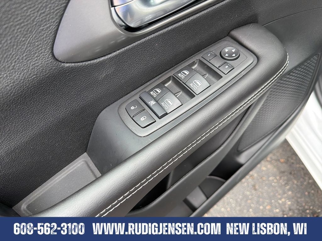 New 2026 Chrysler Pacifica Select w/ S Appearance Package AWD/4WD image 11