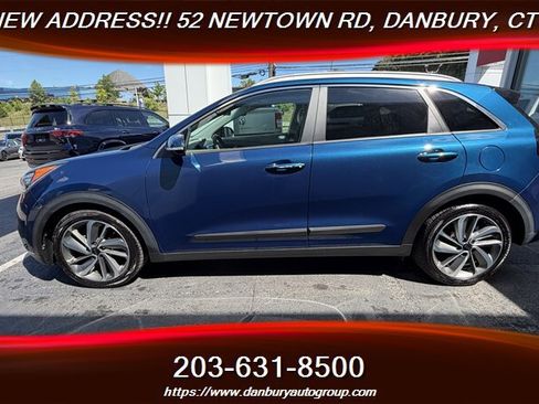 Used 2017 Kia Niro Touring w/ Advanced Technology Package FWD image 2