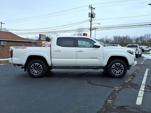 Used 2021 Toyota Tacoma TRD Sport image 2
