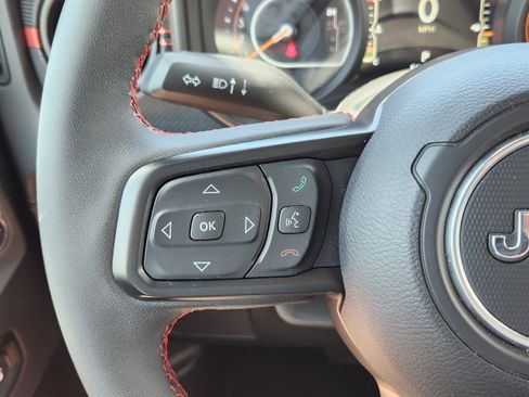Used 2024 Jeep Gladiator Rubicon AWD/4WD image 15