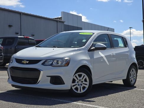 Used 2019 Chevrolet Sonic LT image 2