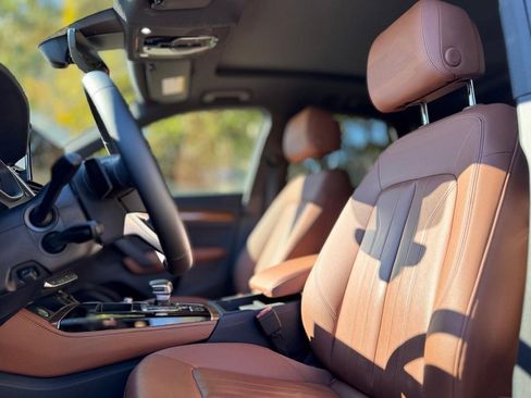 Used 2024 Audi Q5 2.0T Premium Plus w/ Premium Plus Package image 16