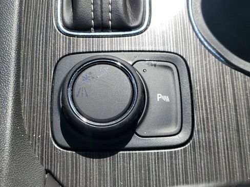 Used 2019 GMC Acadia SLT w/ Black Edition image 31