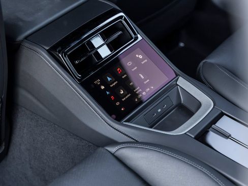Certified 2025 Porsche Panamera 4 AWD/4WD image 37