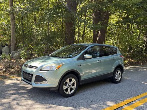 Used 2013 Ford Escape SE w/ Class II Trailer Tow Pkg image 1