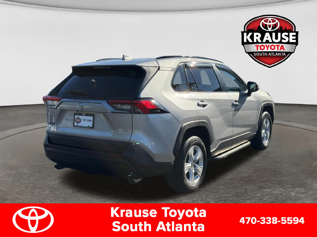 Used 2021 Toyota RAV4 XLE w/ Convenience Package FWD image 8