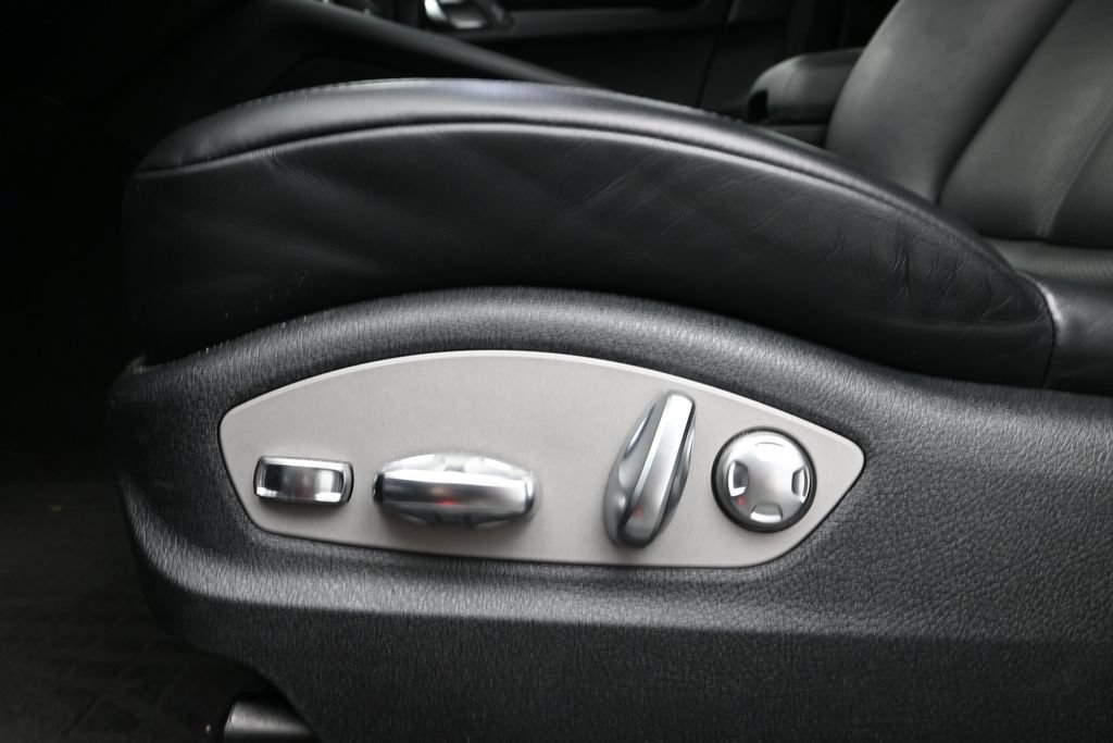 Certified 2023 Porsche Macan AWD/4WD image 14