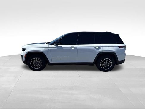 Used 2022 Jeep Grand Cherokee Trailhawk w/ Advanced Protech Group II AWD/4WD image 2