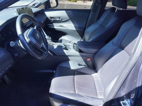 Used 2021 Toyota Venza Limited AWD/4WD image 9