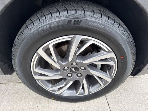 Used 2023 Lincoln Corsair AWD w/ Equipment Group 101A image 17