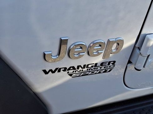 Used 2018 Jeep Wrangler Unlimited Sport AWD/4WD image 8