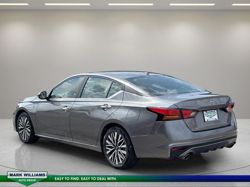Used 2023 Nissan Altima 2.5 SV w/ SV Premium Package FWD image 6