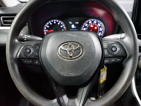 Used 2020 Toyota RAV4 LE image 12