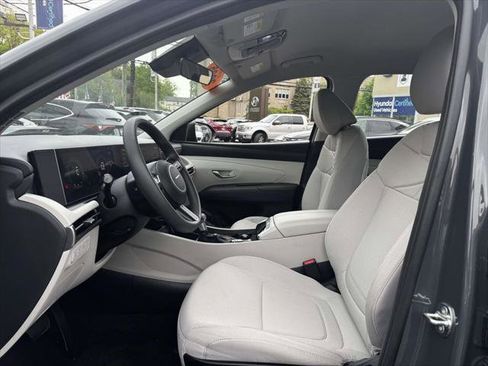 Used 2025 Hyundai Tucson SE FWD image 16