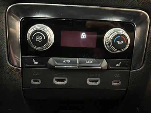 Used 2023 GMC Yukon Denali Ultimate AWD/4WD image 38