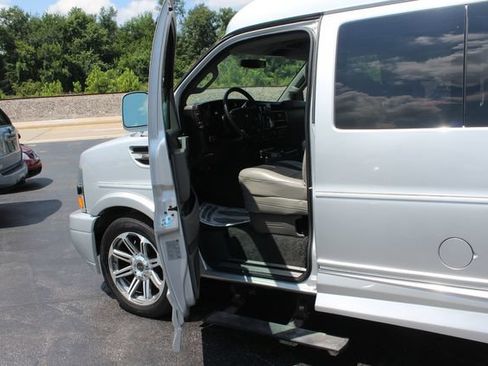 Used 2016 Chevrolet Express 2500 RWD image 26