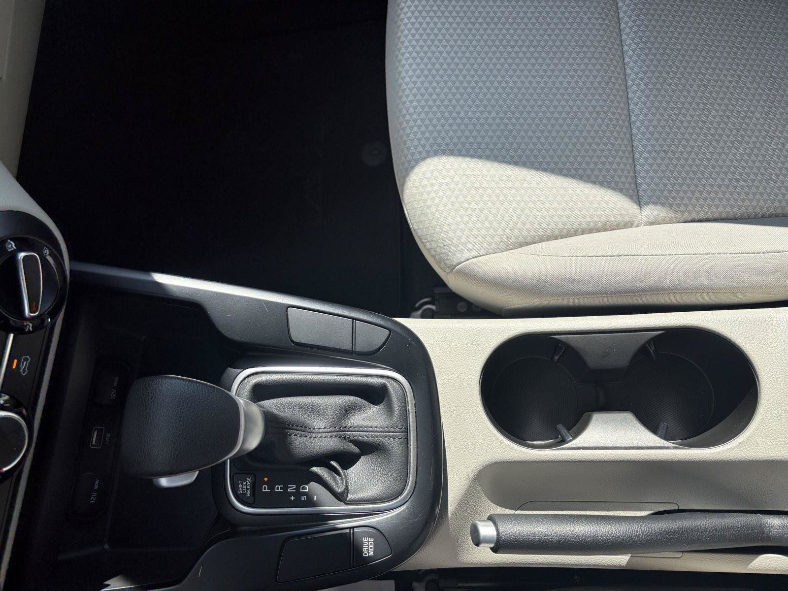 Used 2025 Kia Soul LX FWD image 29