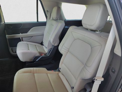 Used 2023 Lincoln Navigator Reserve AWD/4WD image 18