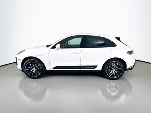 Certified 2025 Porsche Macan image 2