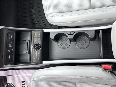 Used 2024 Hyundai Kona Limited image 17