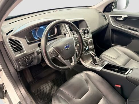 Used 2016 Volvo XC60 T5 Premier w/ Proximity Package AWD/4WD image 10