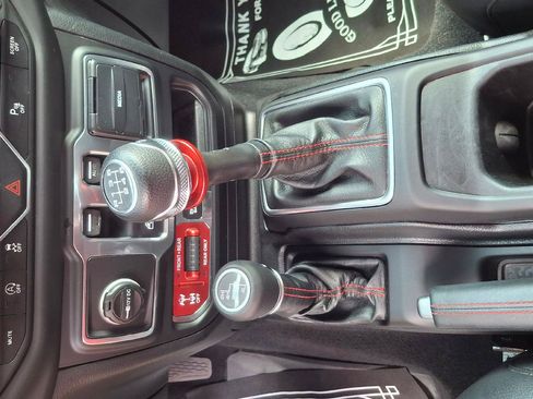 Used 2018 Jeep Wrangler Rubicon AWD/4WD image 16
