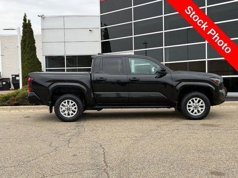 Used 2024 Toyota Tacoma SR5 AWD/4WD image 2
