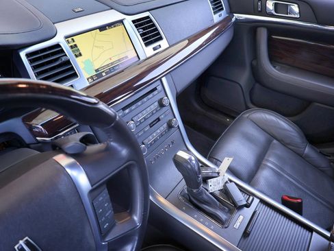 Used 2010 Lincoln MKS image 39