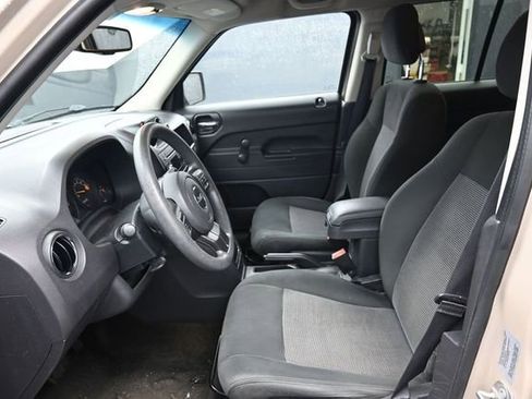 Used 2017 Jeep Patriot Sport FWD image 12