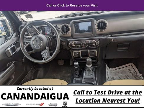 Used 2022 Jeep Gladiator Sport image 13