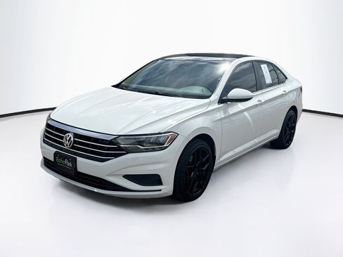 Used 2019 Volkswagen Jetta SE w/ Cold Weather Package FWD image 3