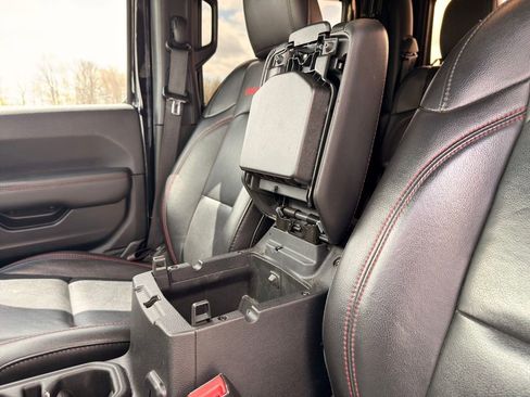 Used 2020 Jeep Gladiator Rubicon w/ Advanced Safety Group AWD/4WD image 29