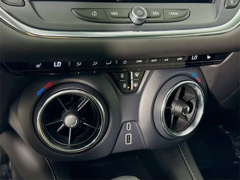 Used 2025 Chevrolet Blazer LT image 15