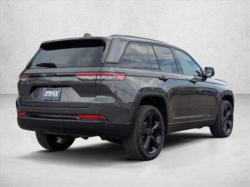 Used 2023 Jeep Grand Cherokee Altitude AWD/4WD image 5