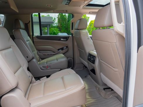 Used 2020 GMC Yukon XL SLT w/ Premium Edition AWD/4WD image 23