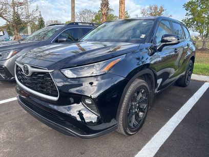 Used 2023 Toyota Highlander LE