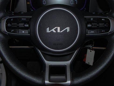 Used 2025 Kia Sportage LX image 11
