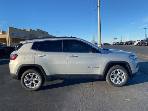 New 2026 Jeep Compass Latitude image 8