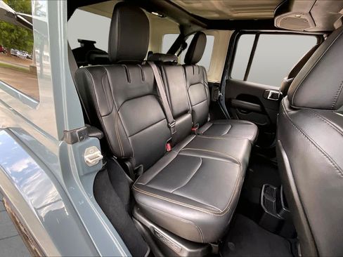 Used 2024 Jeep Wrangler Unlimited Sahara w/ Safety Group AWD/4WD image 19