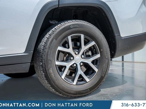 Used 2023 Jeep Grand Cherokee L Limited AWD/4WD image 38