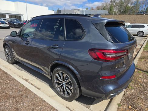 Used 2021 BMW X5 M50i w/ Executive Package image 3