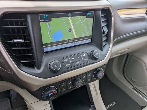 Used 2018 GMC Acadia Denali w/ Technology Package FWD image 17
