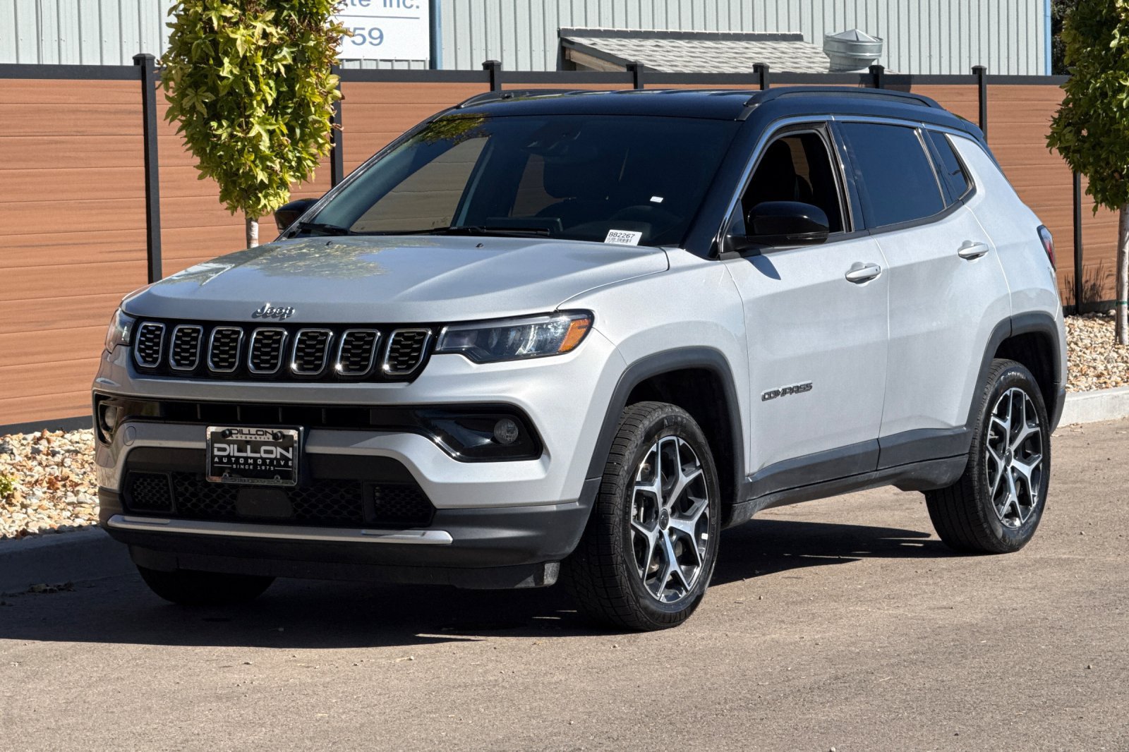 Used 2025 Jeep Compass Limited AWD/4WD image 12