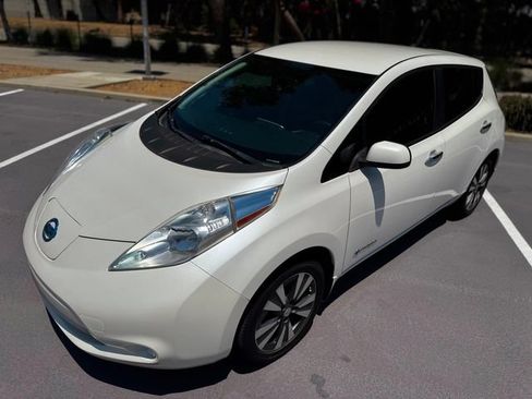Used 2015 Nissan Leaf SV FWD image 21