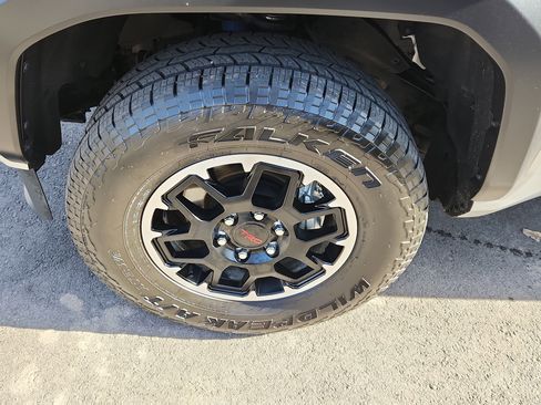 Used 2025 Toyota Tacoma TRD Off-Road w/ TRD Off Road Premium Package image 18