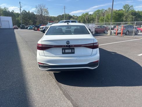 Used 2025 Volkswagen Jetta Sport image 4