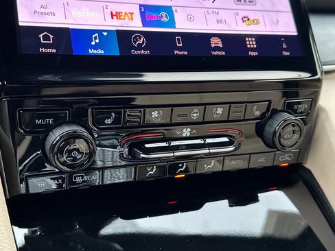 New 2025 Jeep Grand Cherokee L Limited w/ Luxury Tech Group II image 22