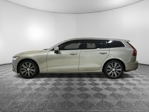 Used 2019 Volvo V60 T6 Inscription image 2